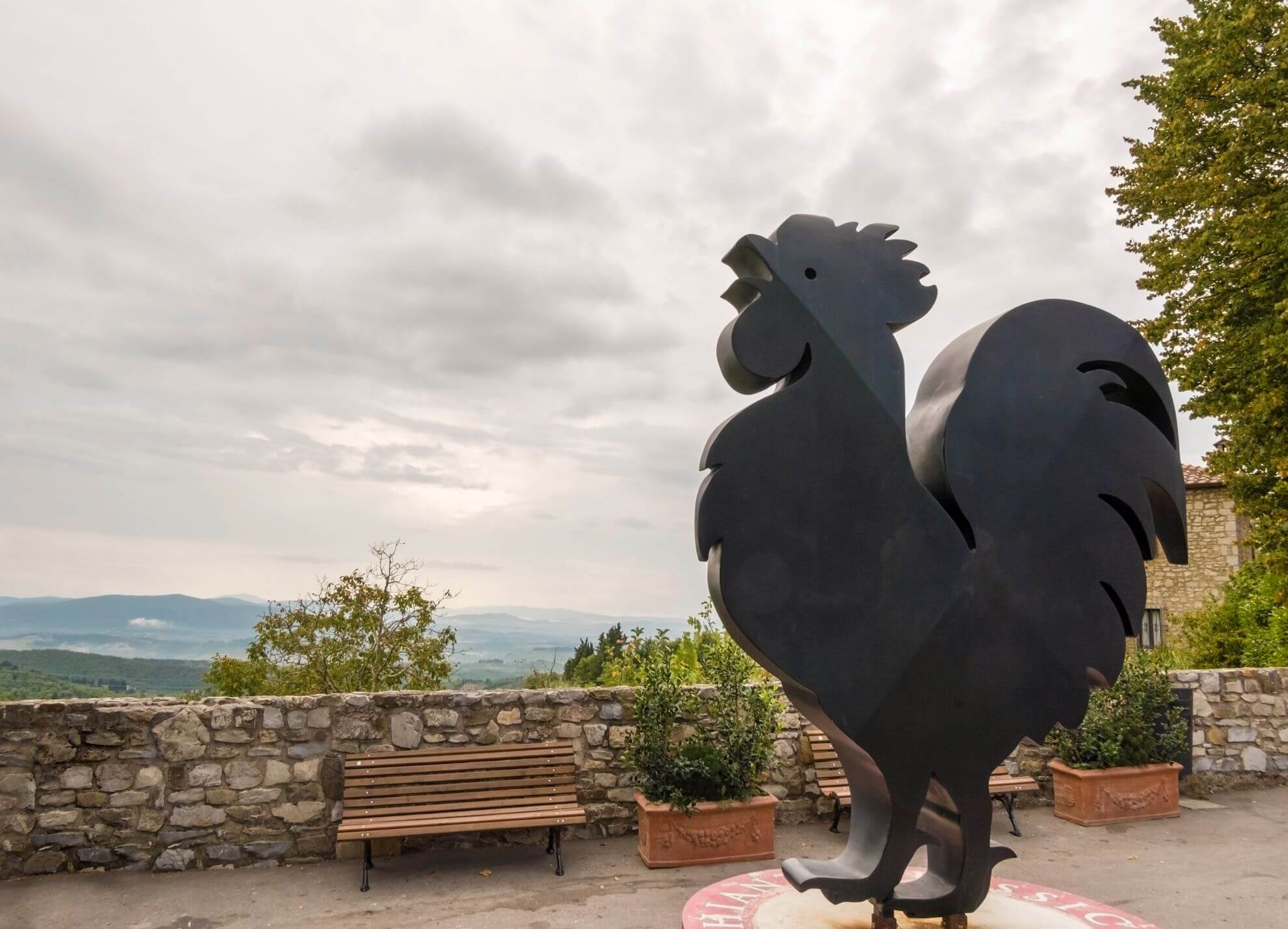 07-VisitChianti-Castellina-in-Chianti-shutterstock_1523711018-1978x1426