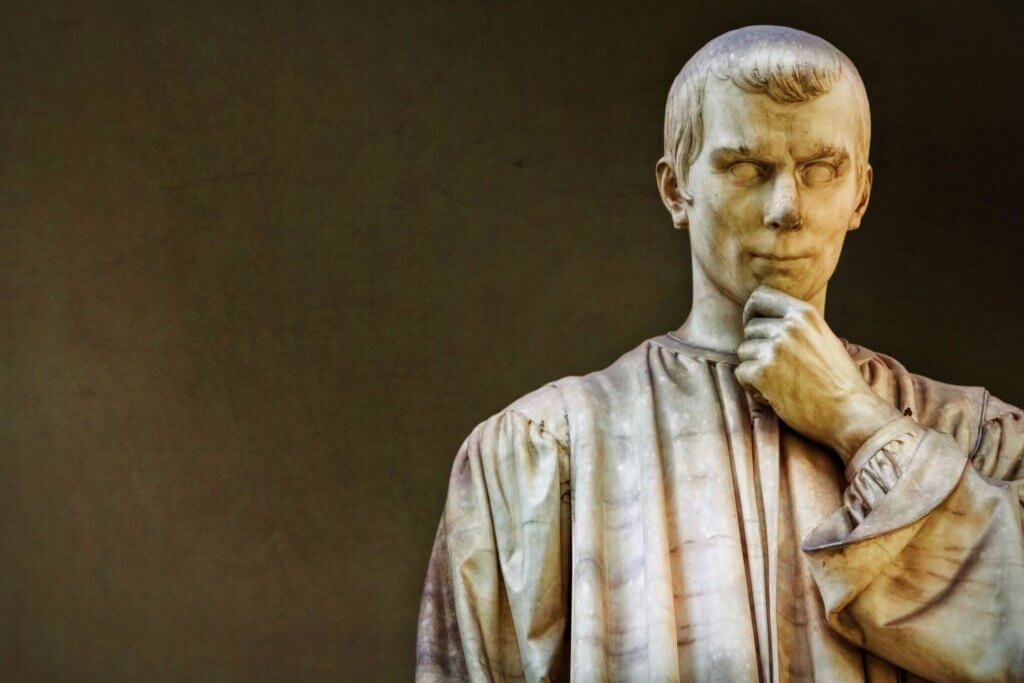 18-VisitChianti-Statua-Machiavelli-Firenze-San-Casciano-2073x1382