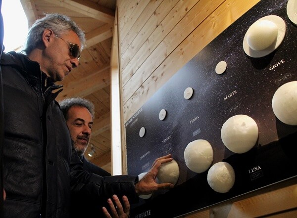 Astronomia-Bocelli-inaugura-il-percorso-per-non-vedenti